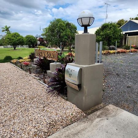 Brom Cottage Mooloolah Exterior foto
